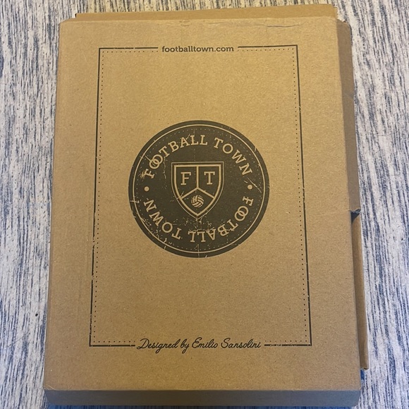 ENGLAND SHIRT FROM FOOTBALL TOWNS DESIGNER EMILO SANSOLINI MENS LARGE SLIM FIT - Picture 3 of 7